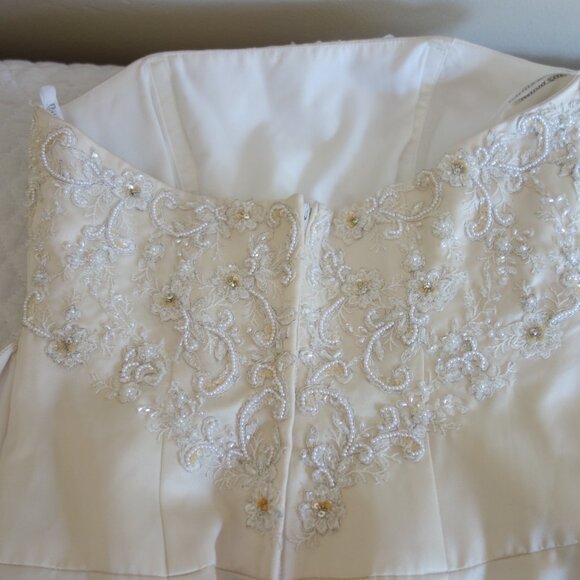 NWT $599 DAVID’S BRIDAL Champaign Beaded Pleated Sleeveless Wedding Dress – Sz 4 - Picture 11 of 11